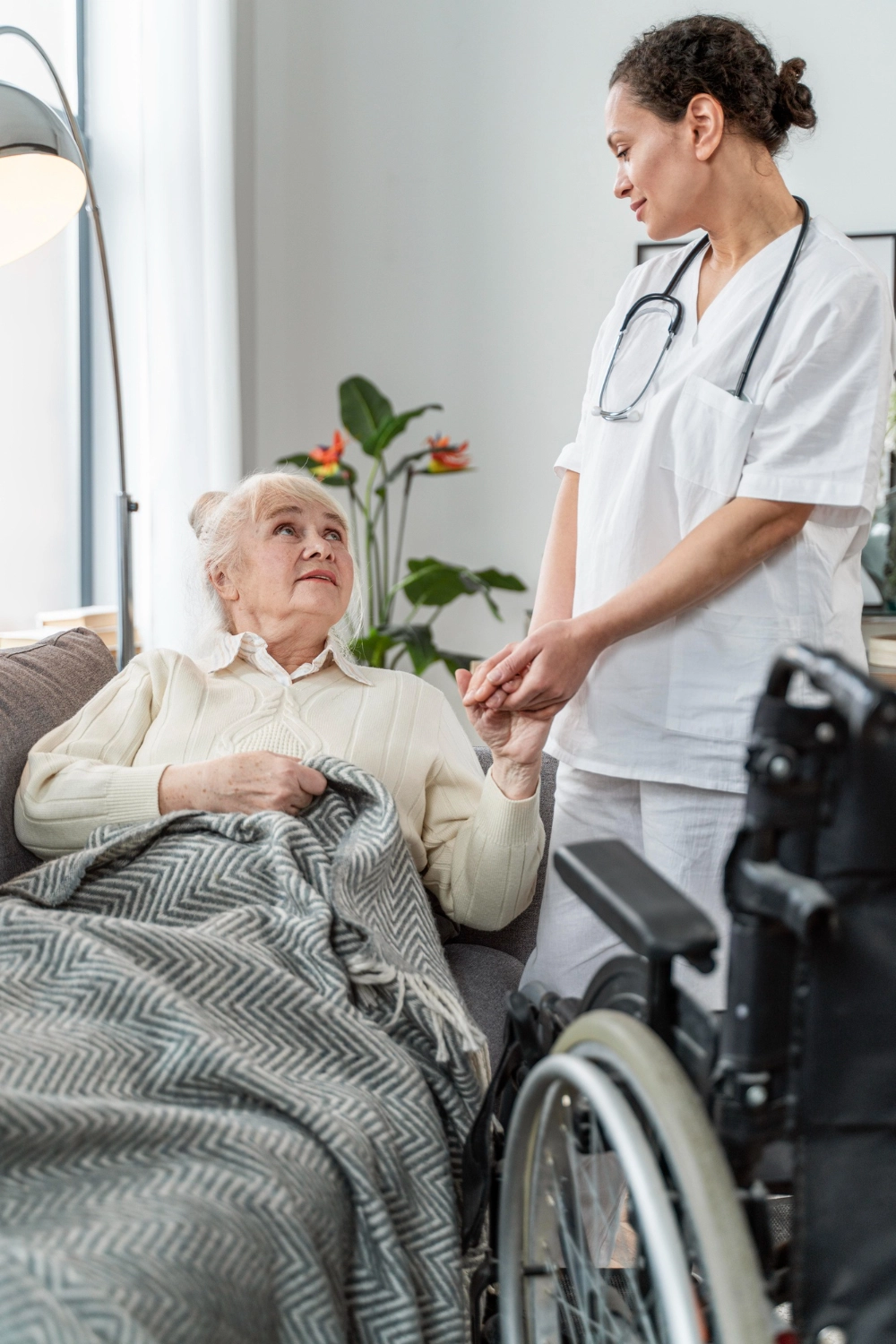 AB Ambulanter Pflegedienst - Traunstein Ambulanter Betreuungs und Pflegedienst - Eine geriatrische häusliche Pflege, die die individuelle und mitfühlende Unterstützung älterer Patienten hervorhebt.